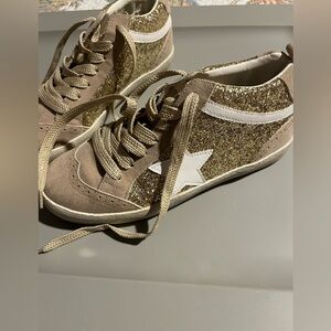 Stylish shoes size 6